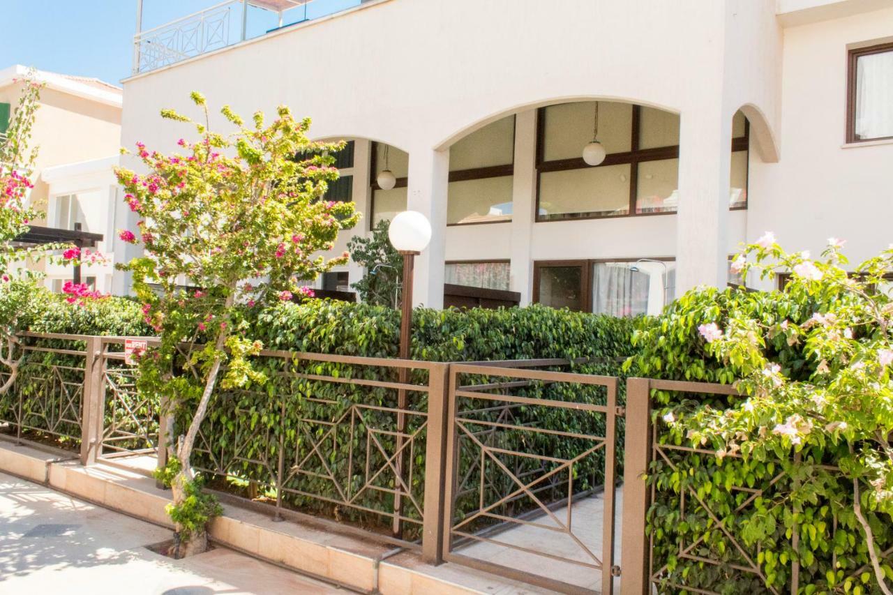 Galatex Beach Apartment Limassol Luaran gambar